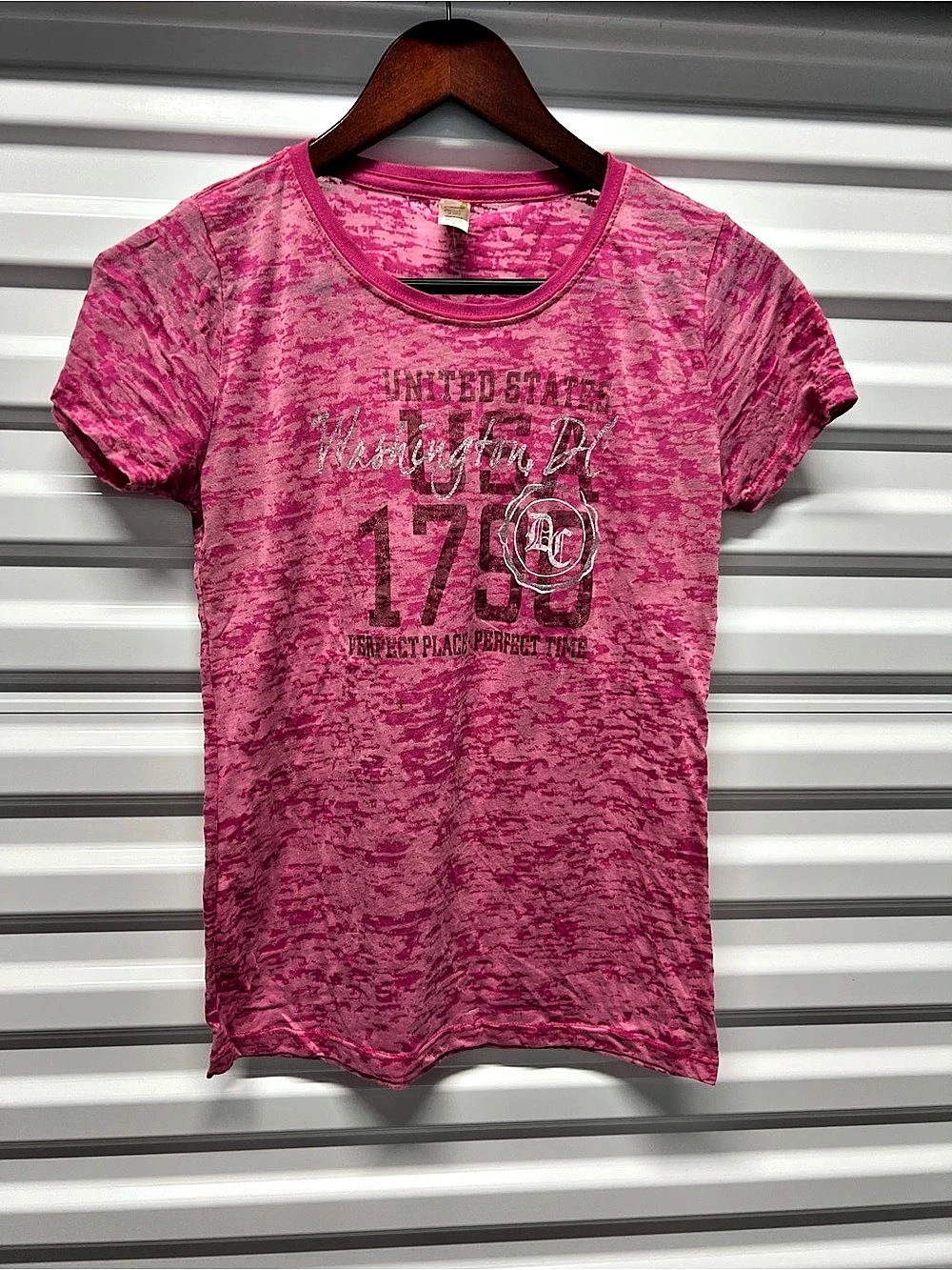RS Short Sleeve Graphic Tee in Pink Size Large